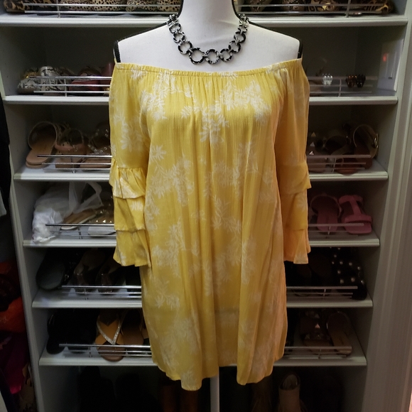 Tops - CLEARANCE On/Off Shoulder Floral Print Top